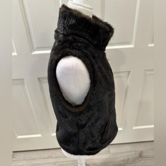 Cejon faux mink sleeveless vest in size Small - Picture 3 of 13